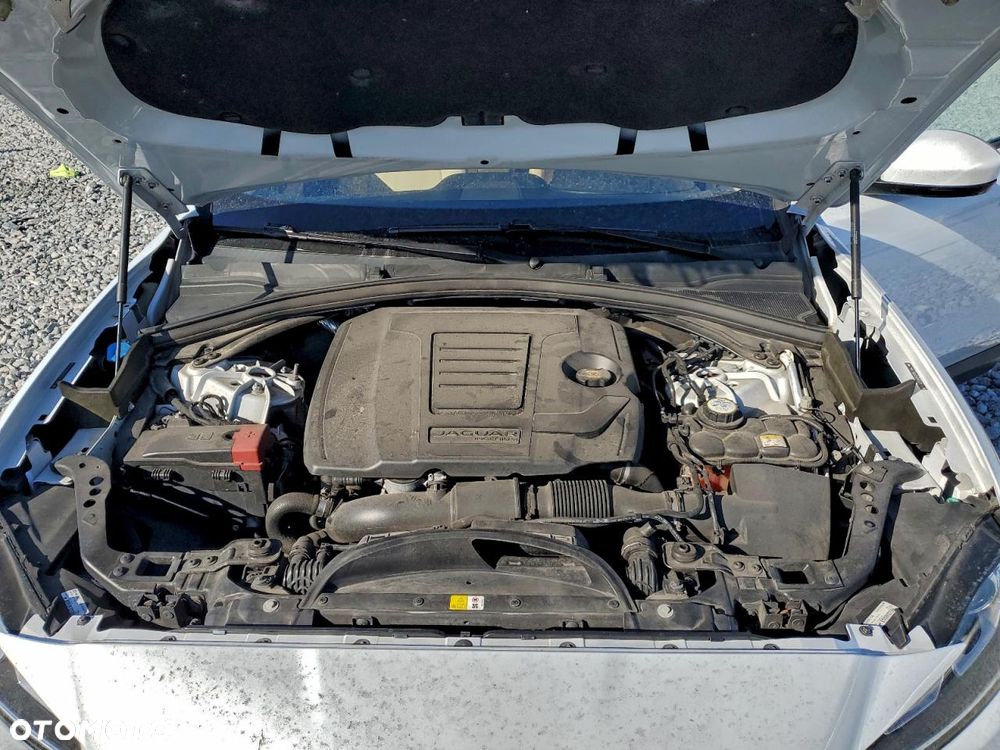 Jaguar F-Pace 25t AWD Prestige - 11