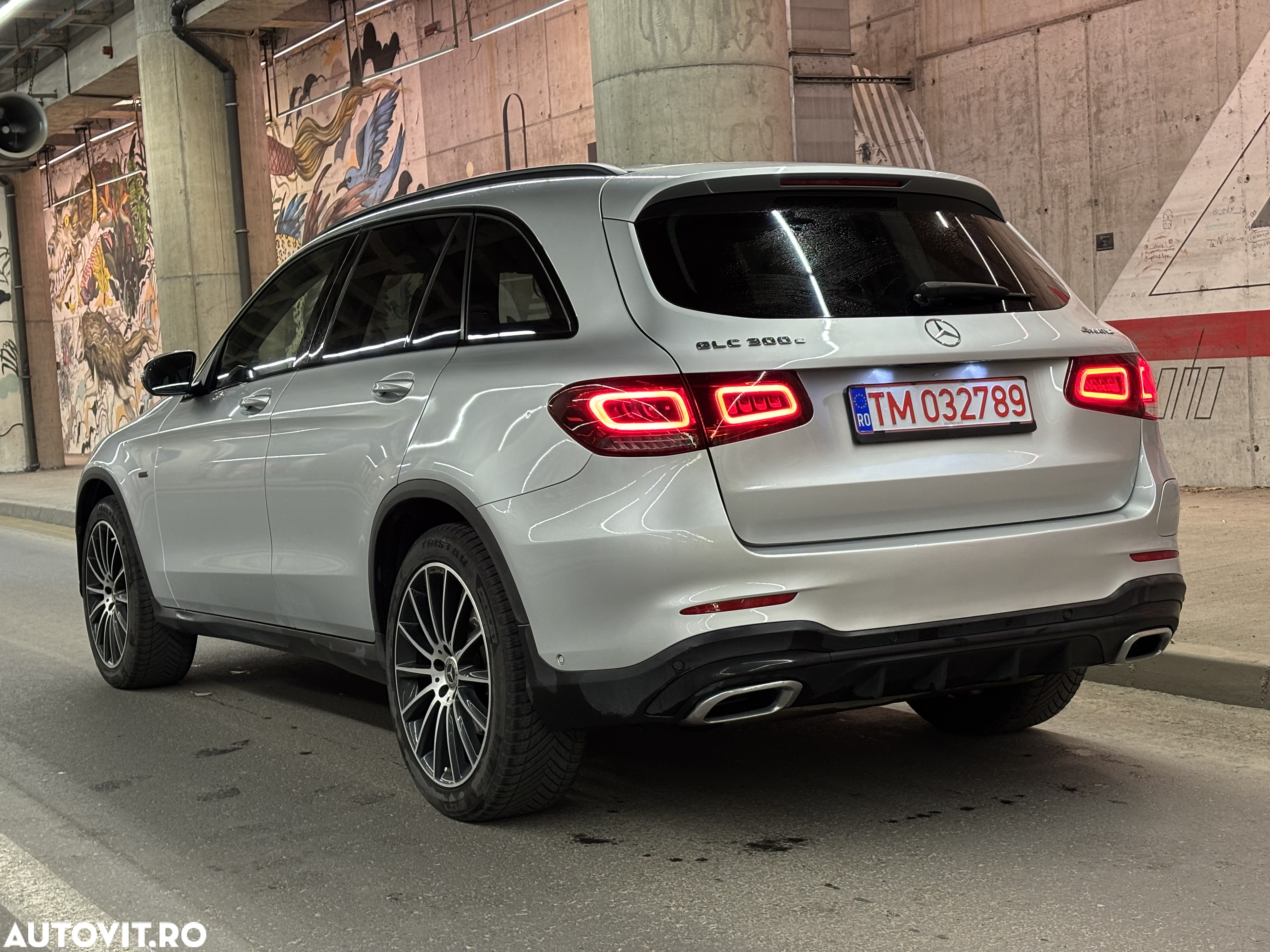Mercedes-Benz GLC 300 e 4Matic 9G-TRONIC AMG Line Plus - 3