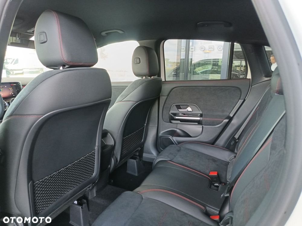 Mercedes-Benz GLA - 22