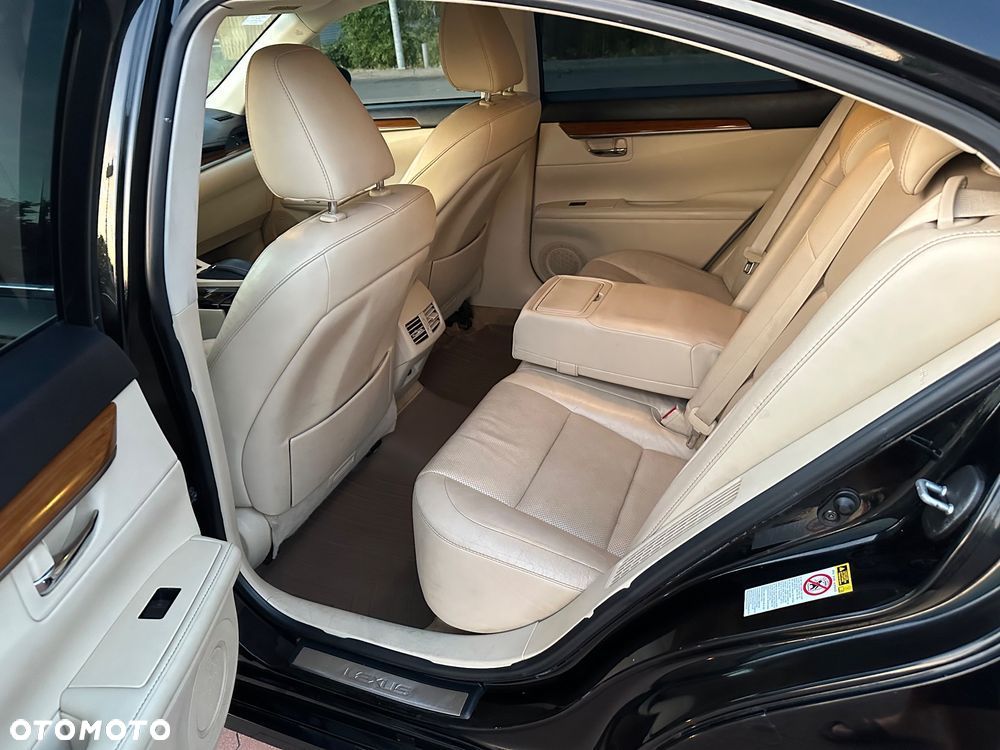 Lexus ES 300h Business Edition - 23