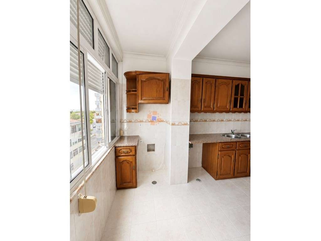 Apartamento T3 transformado em T2, com Excelentes Áreas nas Barroca... - Grande imagem: 4/20