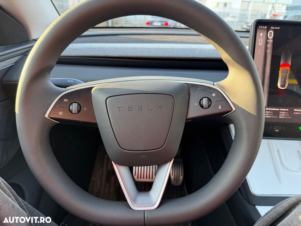Tesla Model Y - 18