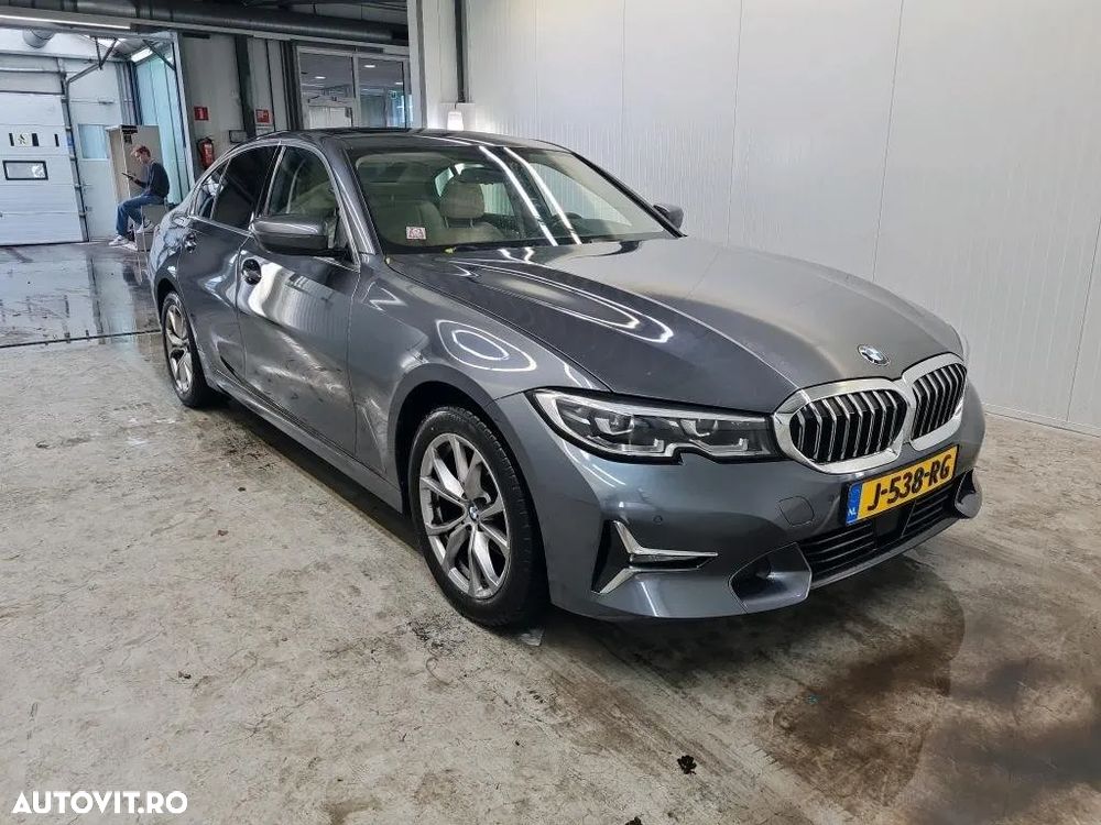 BMW Seria 3 320i Aut. Luxury Line - 1