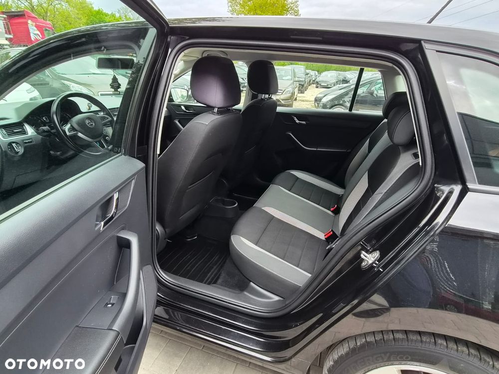 Skoda RAPID 1.2 TSI Active - 24