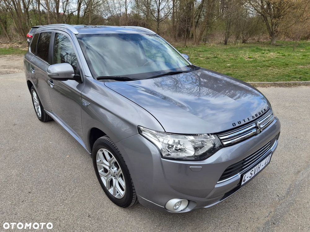 Mitsubishi Outlander - 1