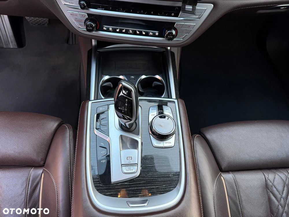BMW Seria 7 740d xDrive - 31