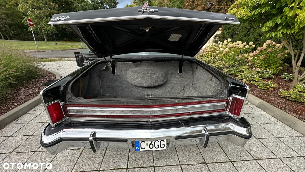 Lincoln Town Car - 11
