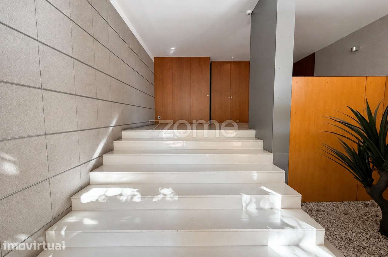 Apartamento T3 Duplex com Garagem Fechada no Talvai - Grande imagem: 2/33