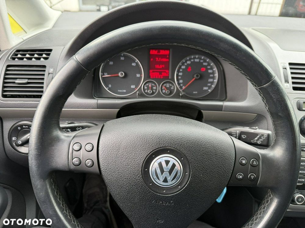 Volkswagen Touran - 9