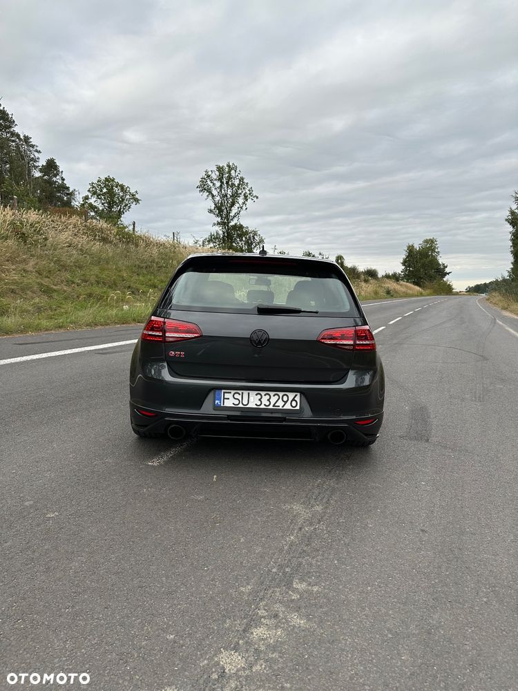Volkswagen Golf - 11
