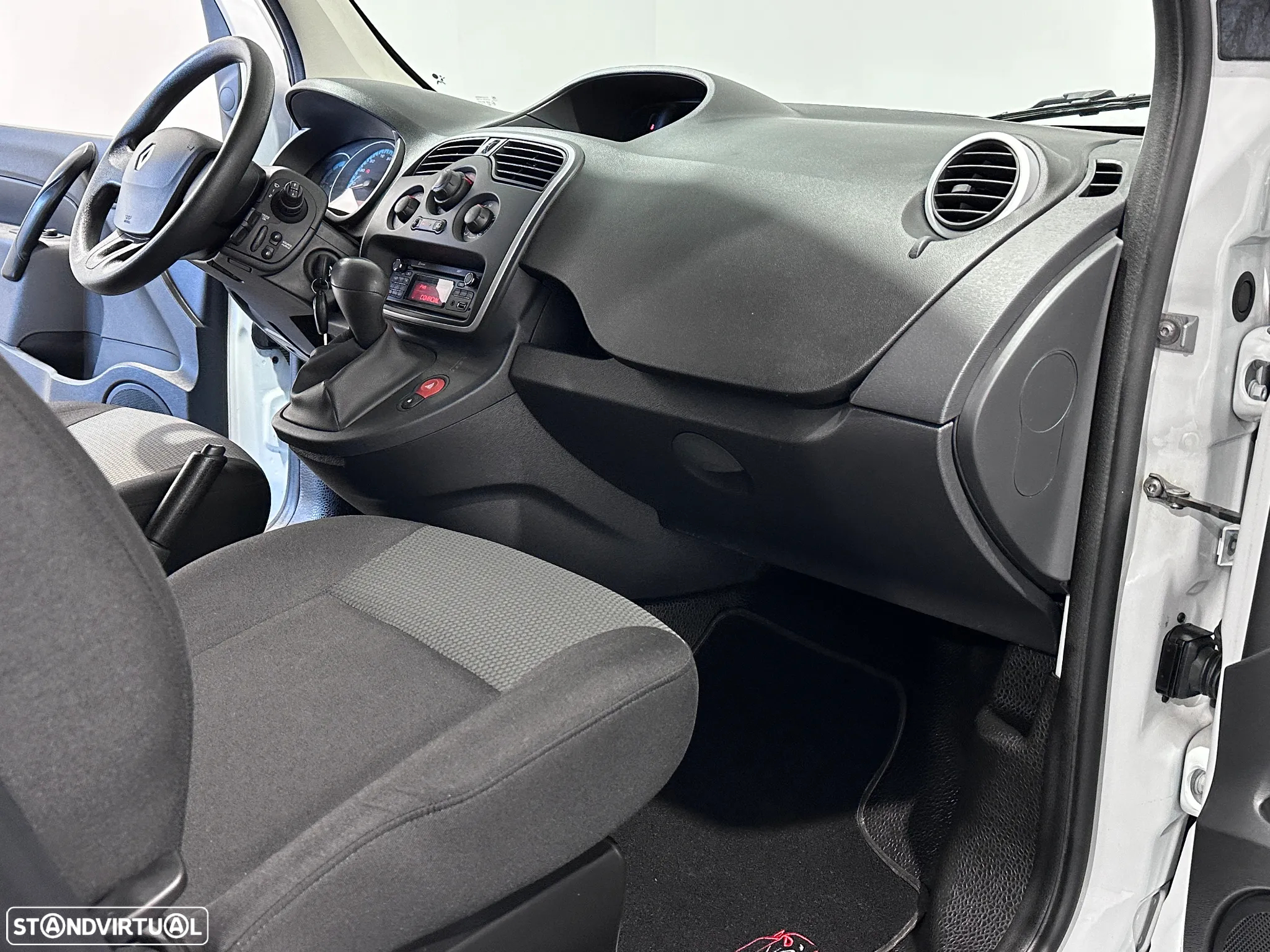 Renault KANGOO Z.E. 33 KW - IVA DEDUTIVÉL - BATERIAS PRÓPRIAS - 31