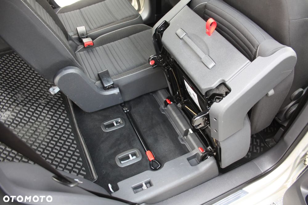 Volkswagen Touran 2.0 TDI DPF BlueMotion Technology DSG Cup - 13