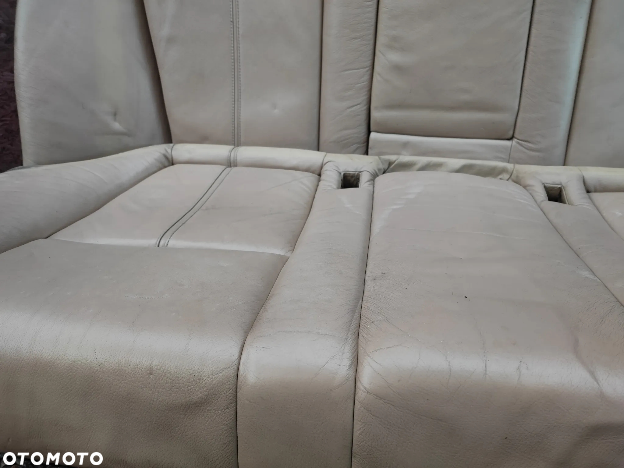 BMW E39 SEDAN ORYGINALNA KOMPLETNA KANAPA TYŁ SKŁADANA W KOLORZE BEŻOWYM / KREMOWYM / SANDBEIGE  O NR. 52 20 7 049 351 /  52 20 8 198 182 / 52 20 7 049 357 OEM - 23