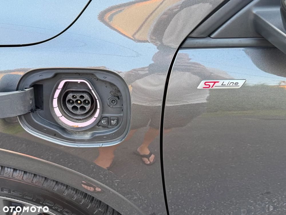 Ford Kuga 2.5 Duratec PHEV ST-LINE X - 31