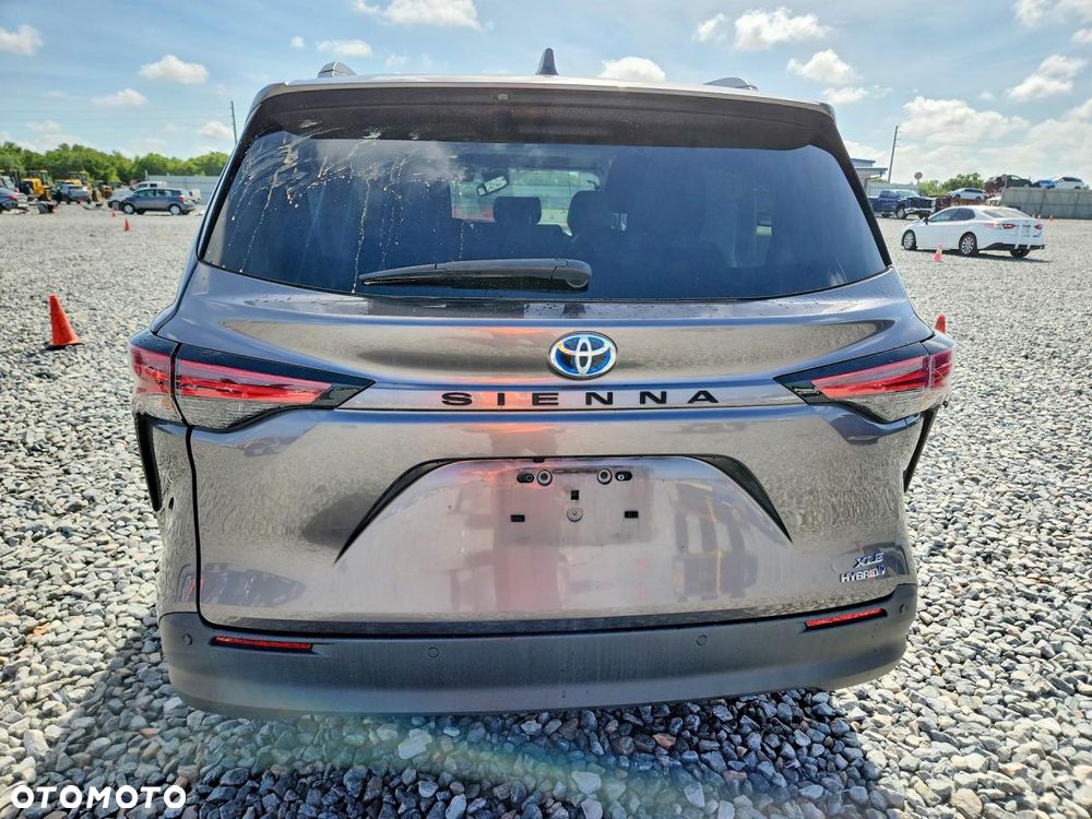 Toyota Sienna - 6