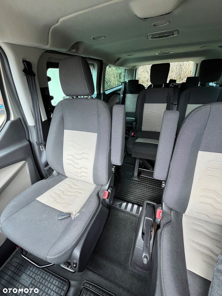 Ford Tourneo Custom - 33