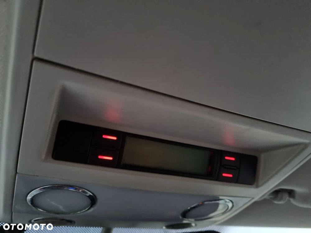 Volkswagen Multivan - 36