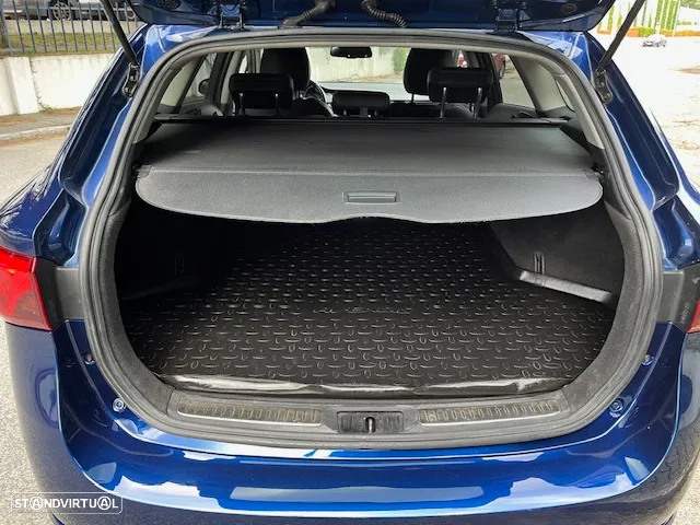 Toyota Avensis Touring Sports 1.6 D-4D Exclusive+GPS - 19