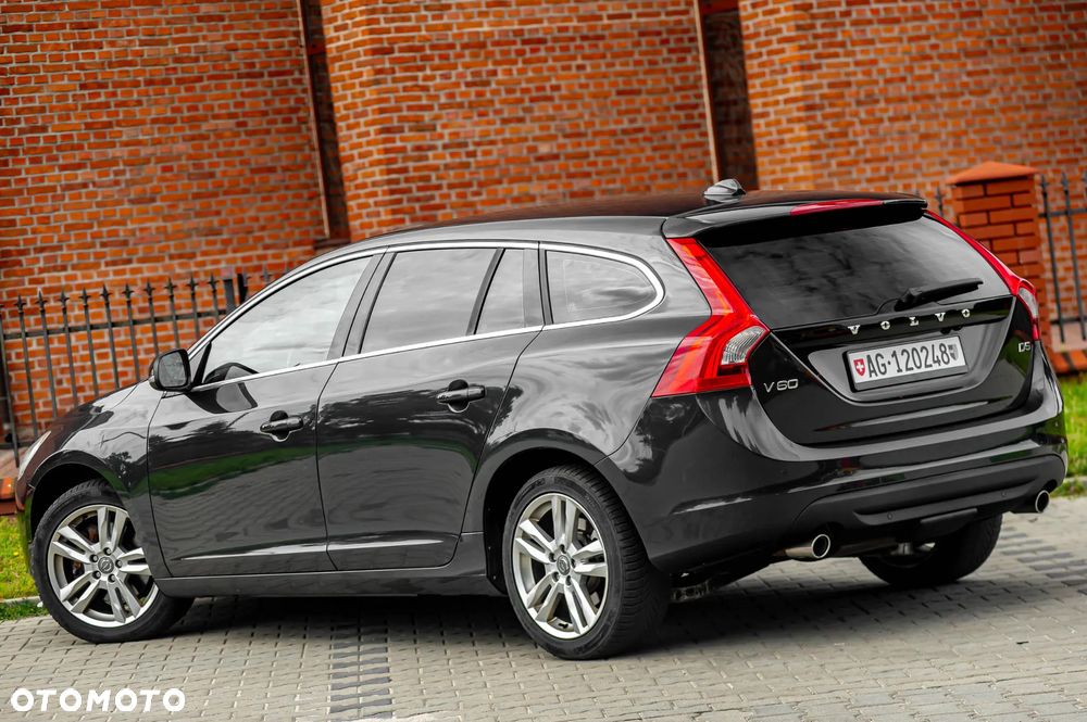 Volvo V60 D5 Geartronic Momentum - 16