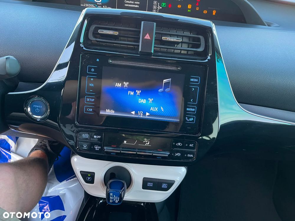 Toyota Prius Hybrid - 10