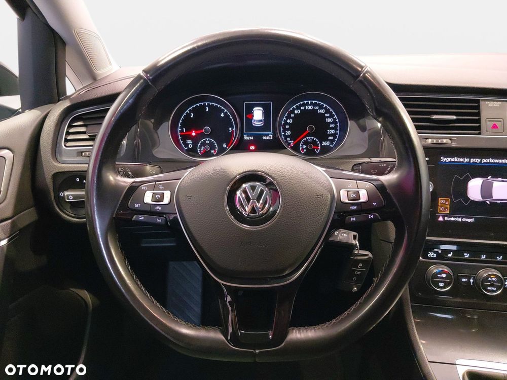 Volkswagen Golf - 22