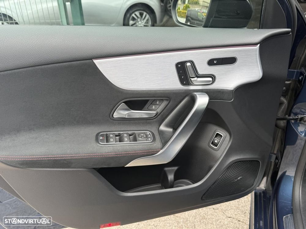 Mercedes-Benz A 250 Limousine e AMG Line - 24