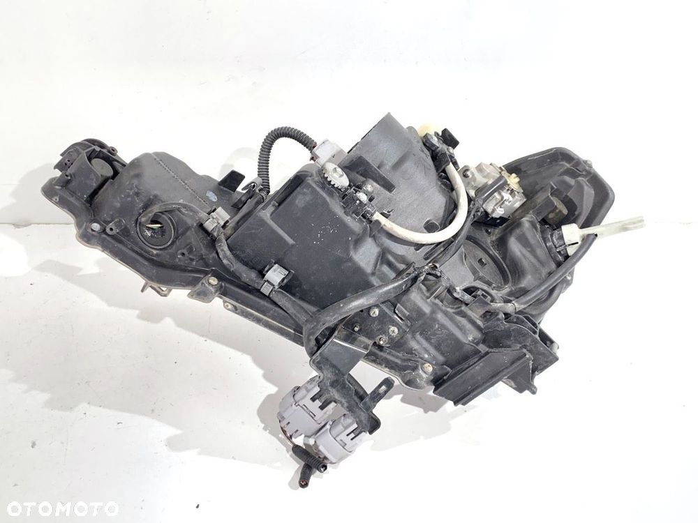 REFLEKTOR PRAWY PRZÓD  LEXUS IS III (_E3_) 2013 - 2022 200t (ASE30) 180 kW [245 KM] benzyna 2015 - - 3