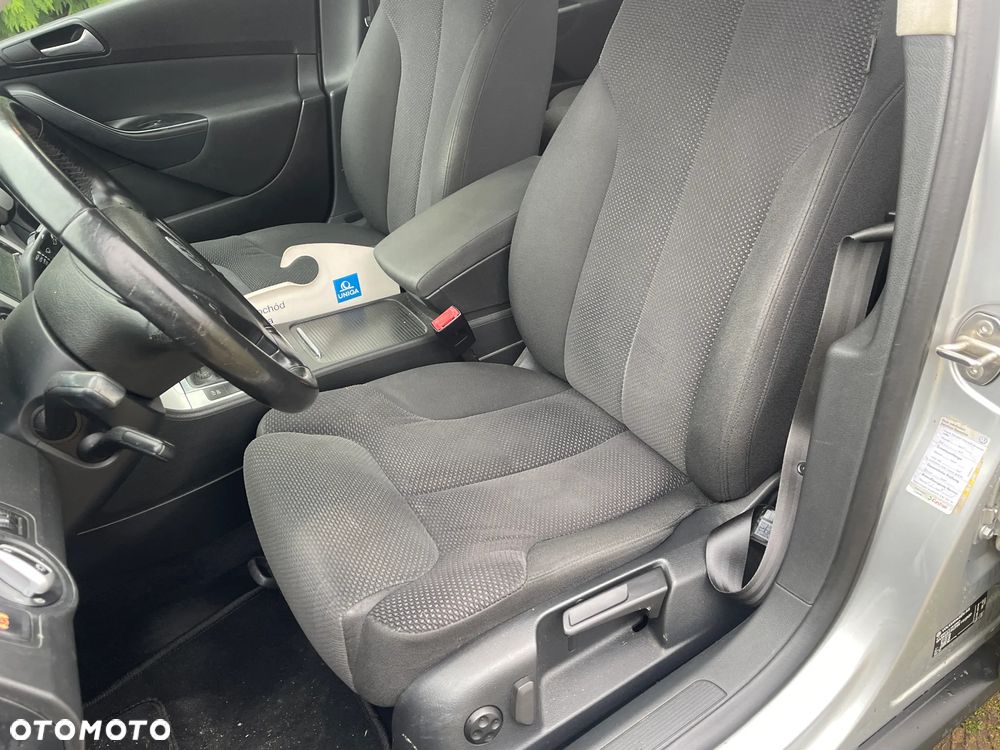 Volkswagen Passat 2.0 TDI DPF BlueMotion Technology Trendline - 17