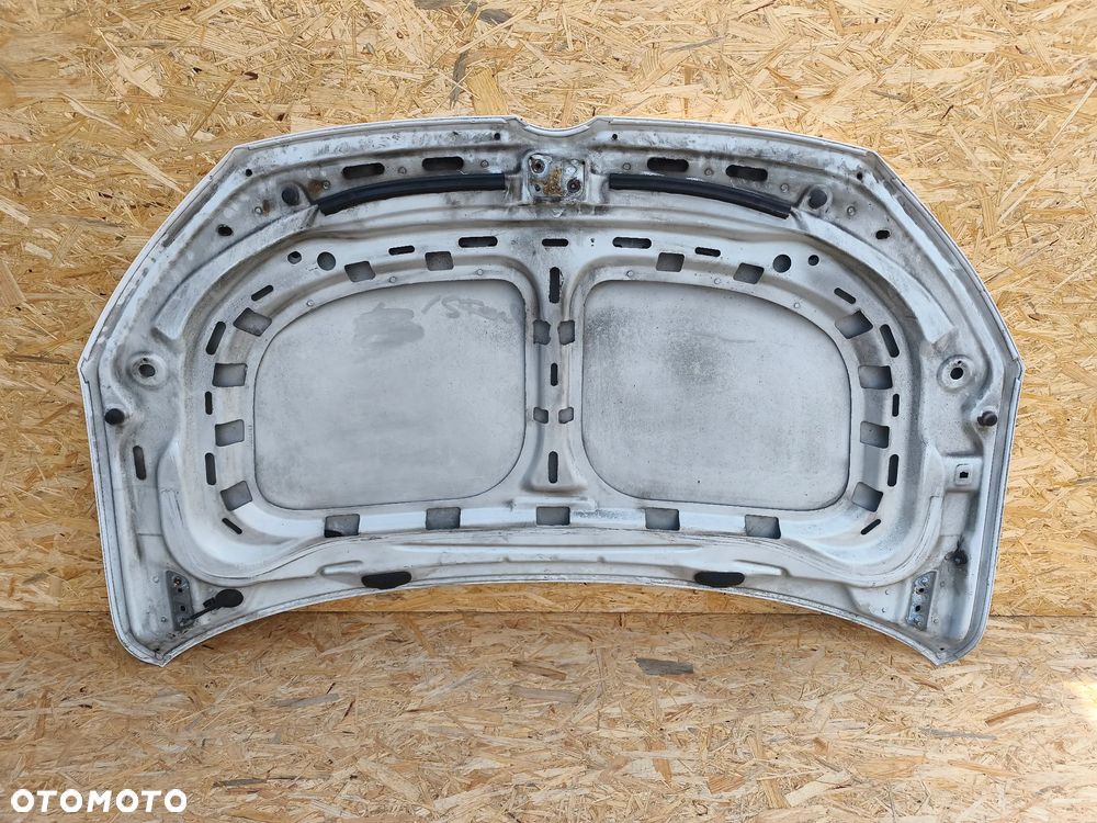 VW Touran II Caddy 10-15r maska - 4