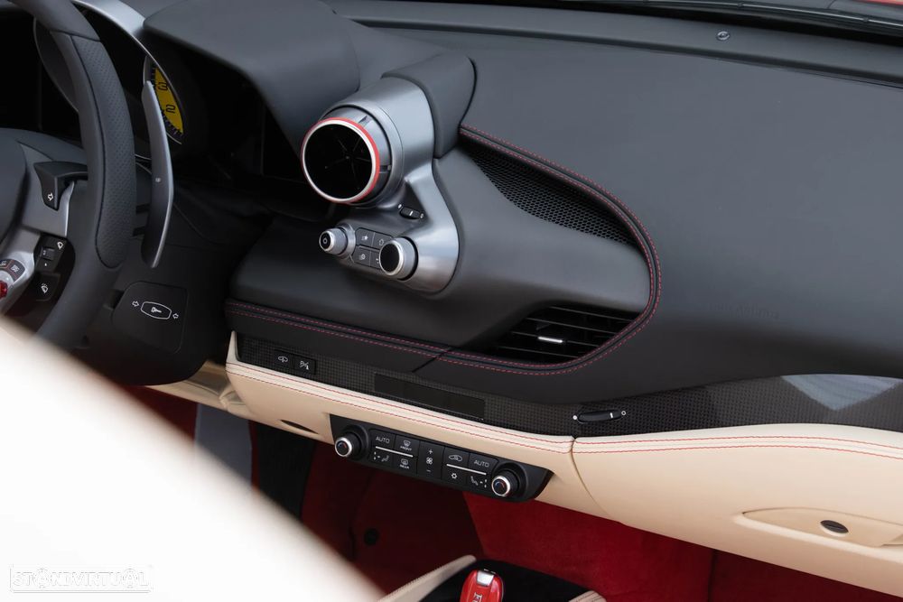 Ferrari F8 Tributo Spider - 41