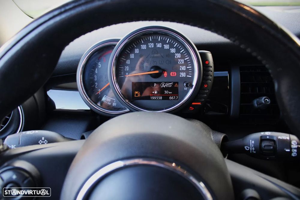 MINI 5 Portas Cooper D Auto - 10