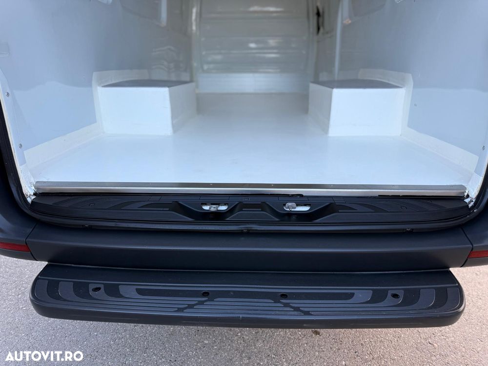 Mercedes-Benz Sprinter - 12