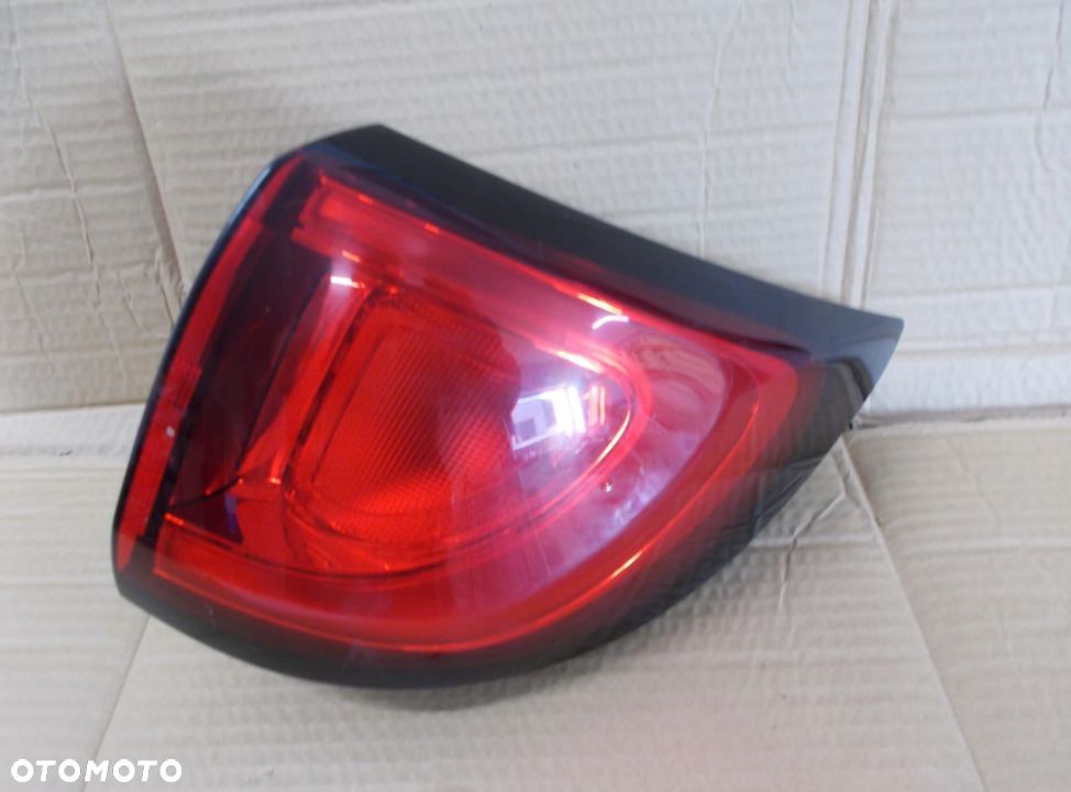 LAMPA TYŁ PRAWA CHRYSLER PACIFICA 2016- - 1