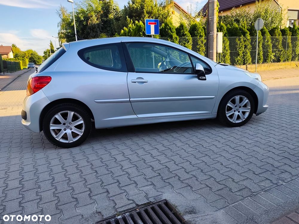 Peugeot 207 90 HDi FAP (Blue Lion) Sport - 9