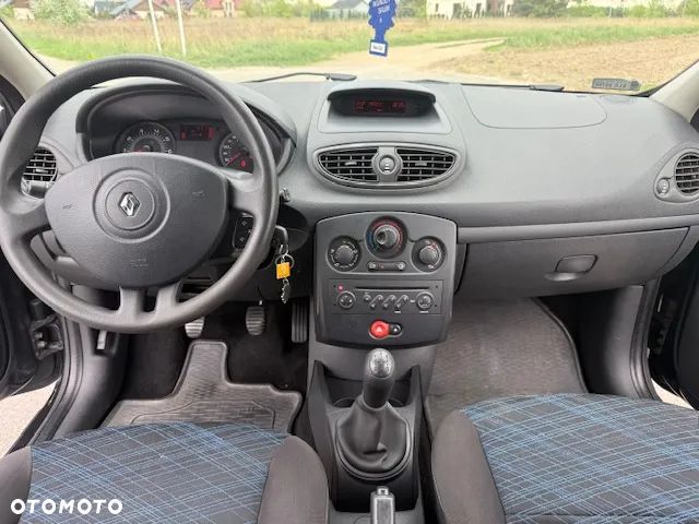 Renault Clio - 8