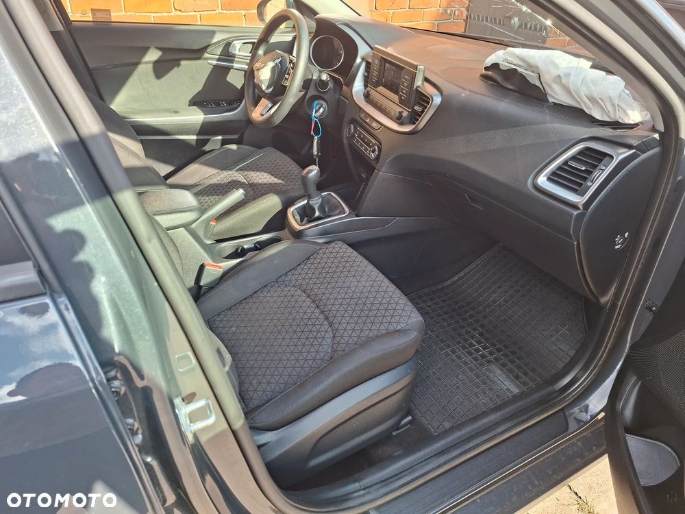 Kia Ceed - 9