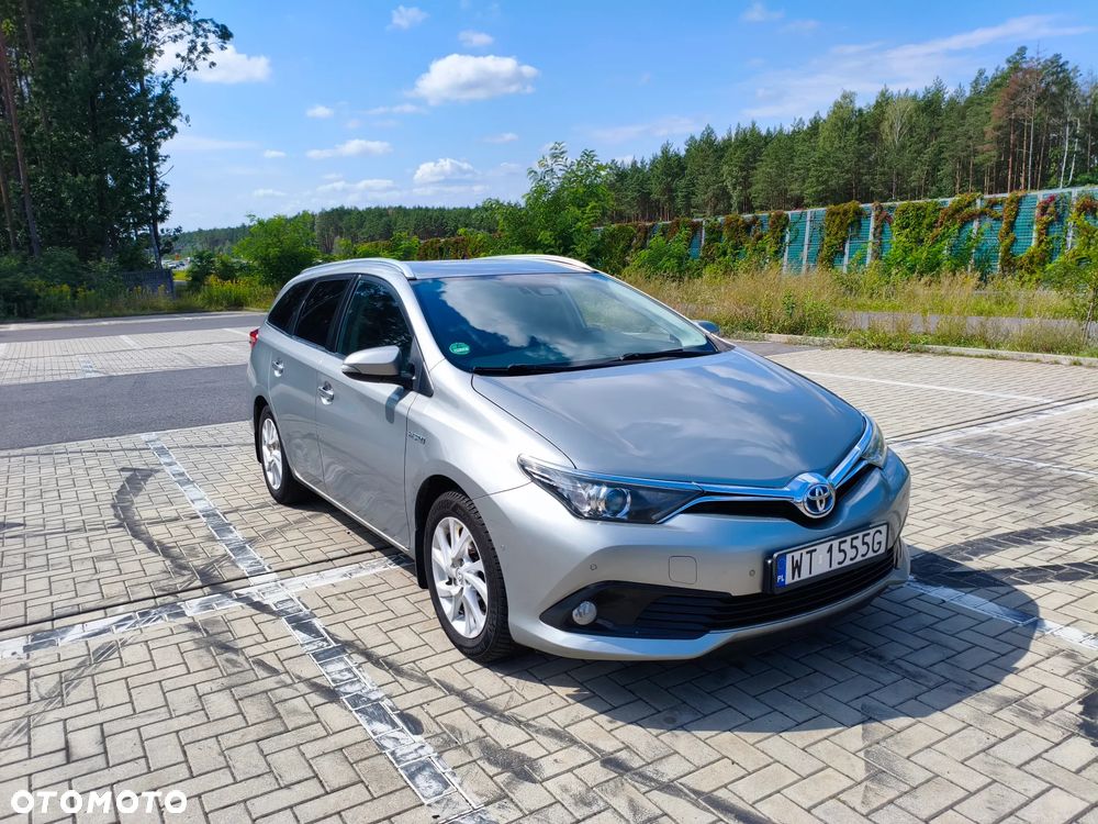 Toyota Auris Hybrid 135 Prestige - 4