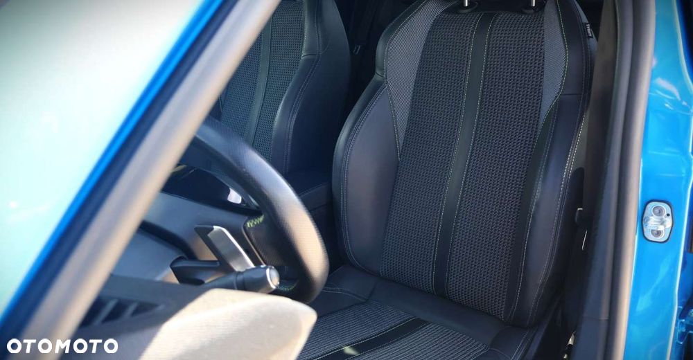 Peugeot 208 - 12