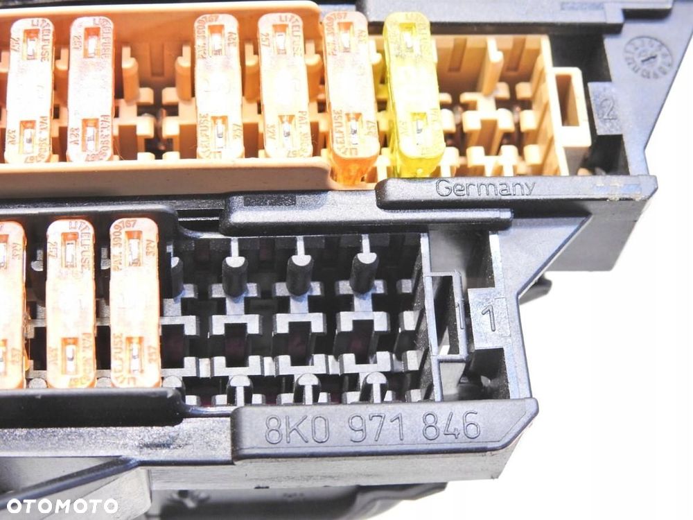 SKRZYNKA BEZPIECZNIKÓW AUDI A4 B8 2.0 TDI - 6