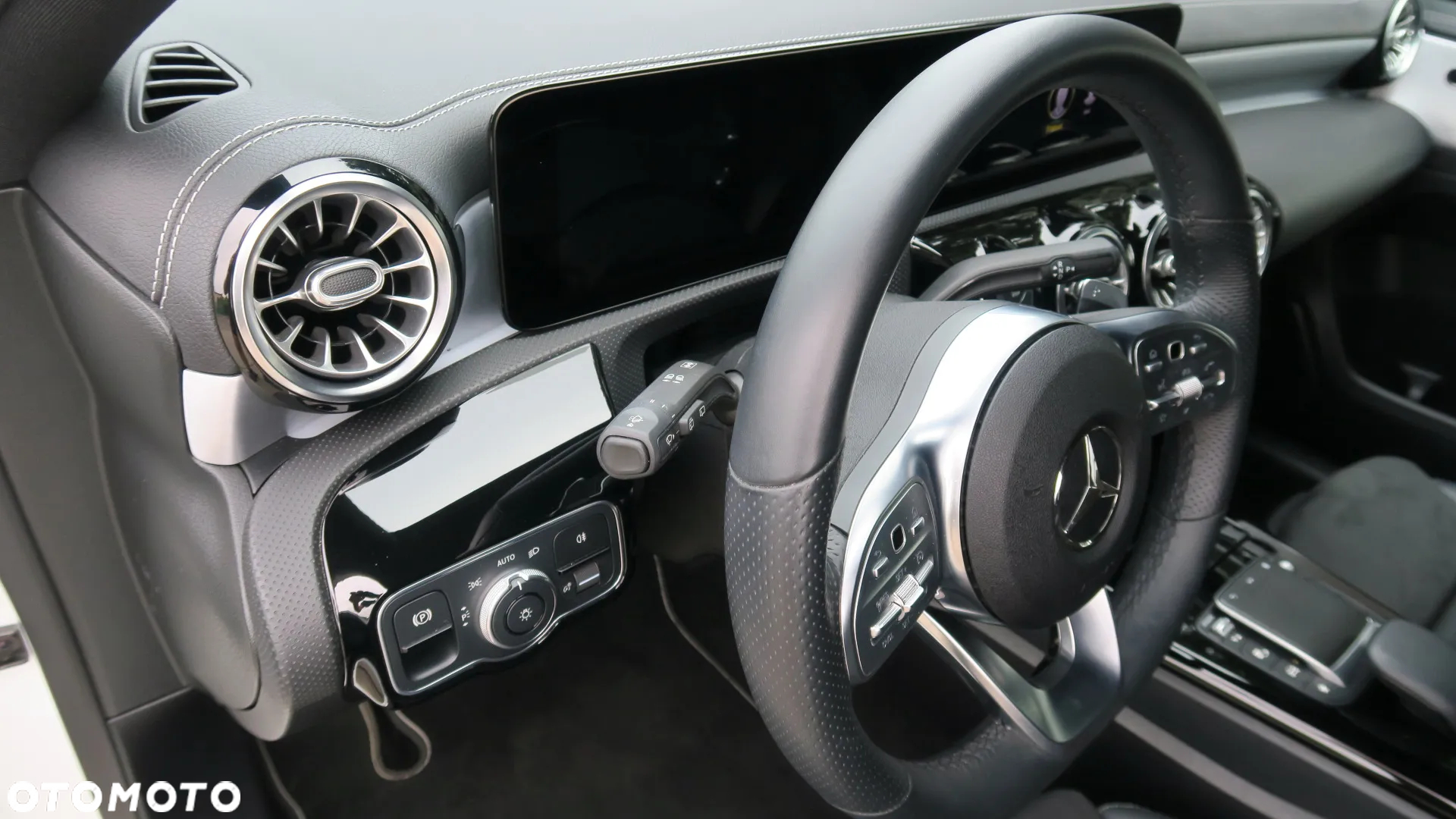 Mercedes-Benz Klasa A 180 7G-DCT Progressive Advanced - 22