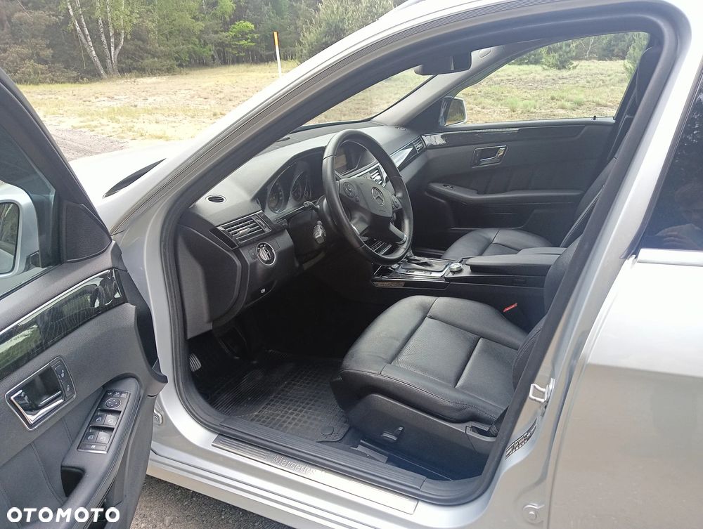 Mercedes-Benz Klasa E 200 BlueEFFICIENCY 7G-TRONIC Elegance - 28
