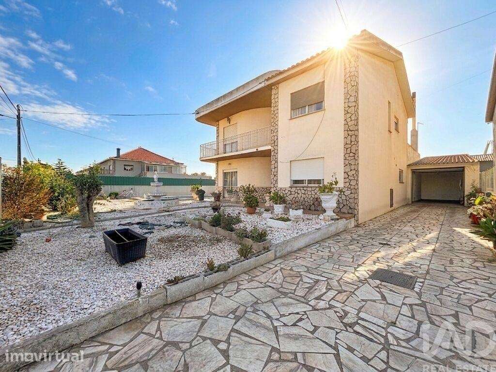 Moradia isolada T4 em Fernão Ferro de 180 m2 - Grande imagem: 2/34