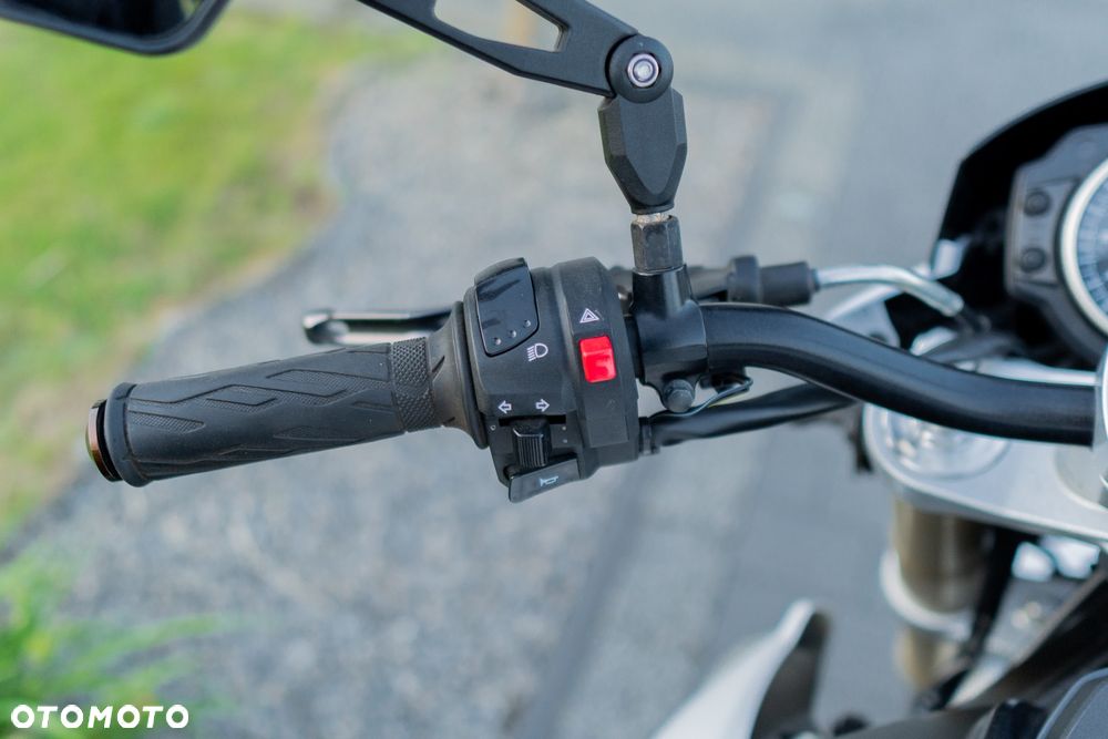 Suzuki GSR - 23
