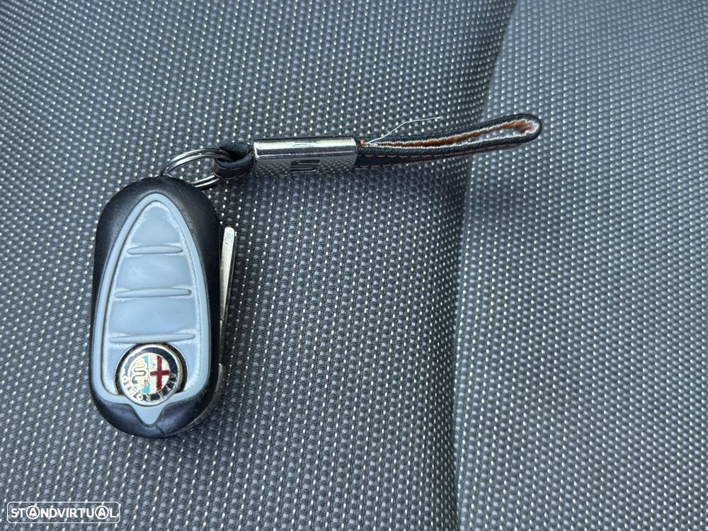 Alfa Romeo MiTo 1.3 JTD Distinctive - 24