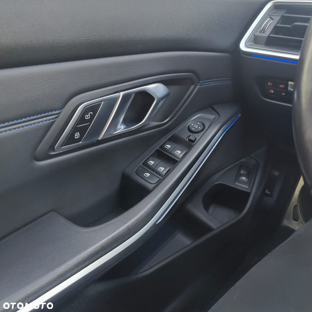 BMW Seria 3 320i - 21