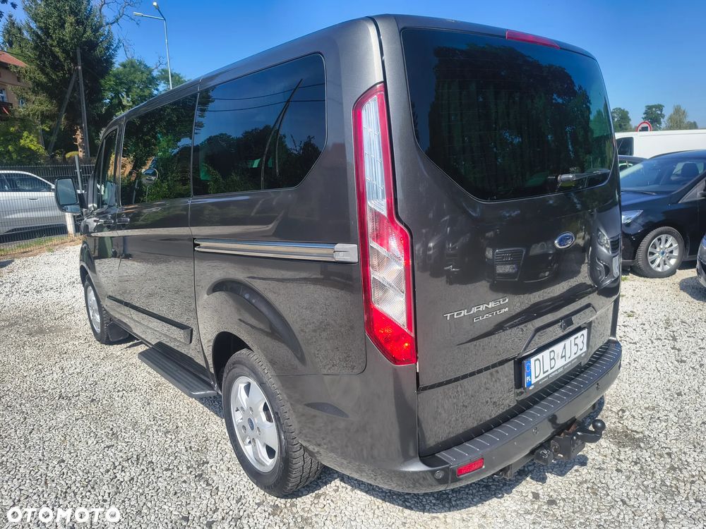 Ford Tourneo Custom - 8
