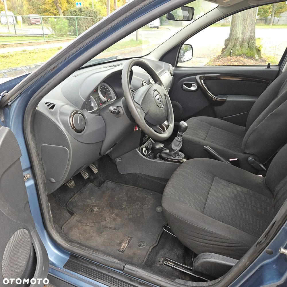 Dacia Duster 1.6 Laureate 4x4 - 11