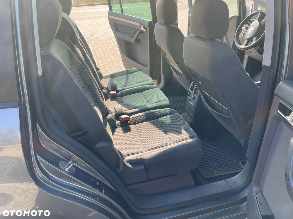 Volkswagen Touran 1.6 FSI - 12