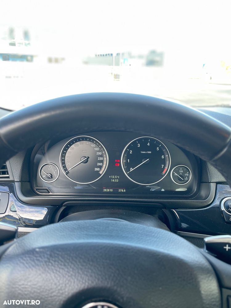 BMW Seria 5 520i Aut. Luxury Line - 11