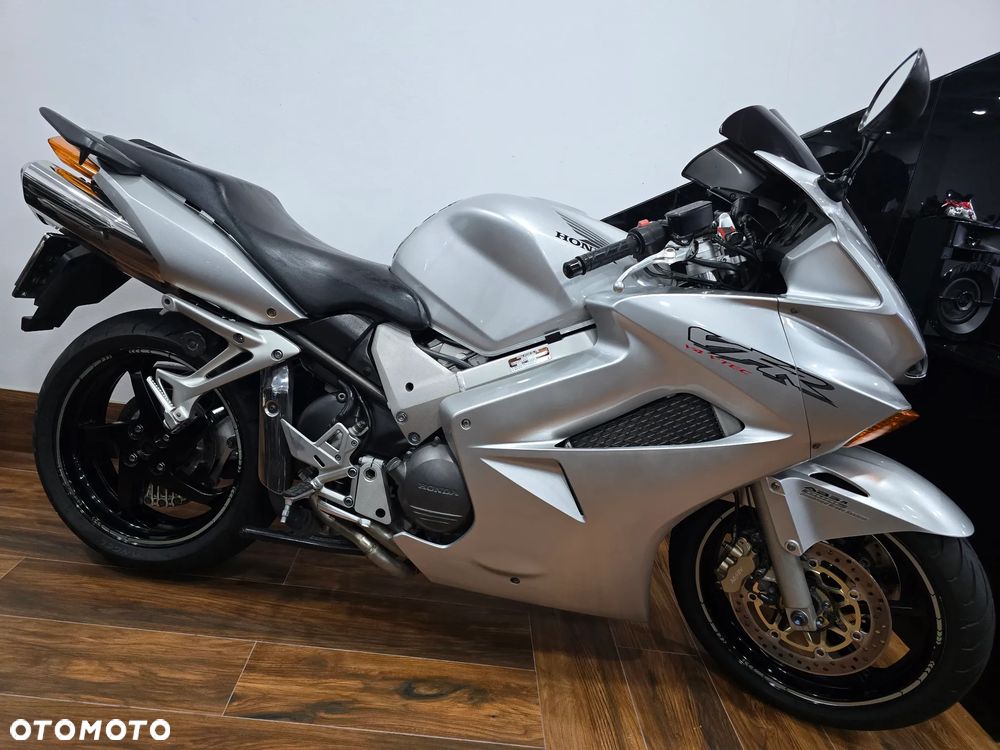 Honda VFR - 35